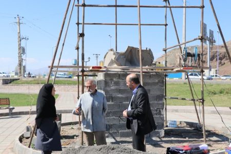 شروع عملیات ساخت تندیس ” عاشیق ” توسط سازمان سیما، منظر و فضای سبز شهری شهرداری خوی