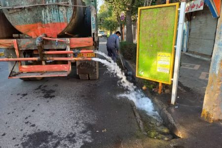 تنظیف معابر و جوب های آب هسته مرکزی شهر