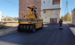 اجرای عملیات آسفات ریزی خیابان پژوهش ٢ و کوچه‌های اطراف