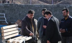 چندی از اعضای شورای شهر از کارگاه مبلمان شهری شهرداری خوی بازدید کردند