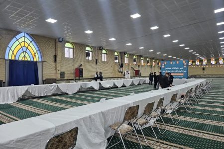 آماده سازی محل برگزاری “میز ارتباطات مردمی ویژه ایام الله دهه مبارک فجر”