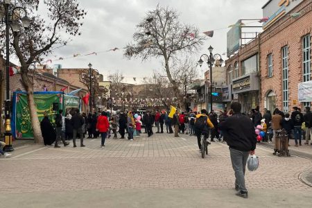 برپایی ایستگاه صلواتی بمناسبت اعیاد شعبانیه در پیاده راه انقلاب