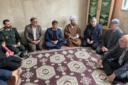 مسئولین شهرستان خوی با خانواده های مددجویان کمیته امداد امام خمینی (ره) دیدار کردند