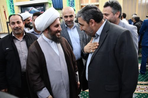 اعضای شورای اسلامی شهر و شهردار خوی در نماز جمعه حضور یافتند