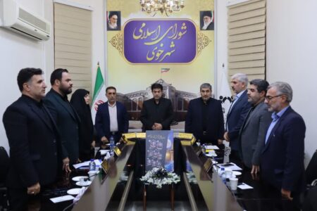 ادای احترام اعضای شورای اسلامی شهر و شهردار خوی به شهدای خدمت