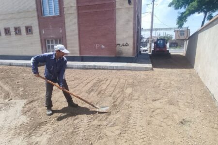 تسطیح و آماده سازی محوطه خانه محله شهرداری خوی