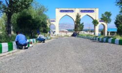 عملیات رنگ آمیزی جداول گلزار شهدا شهرستان خوی تداوم دارد