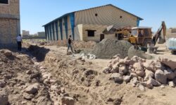 آغاز عملیات دیوار کشی ورزشگاه در زمین های احمدیان