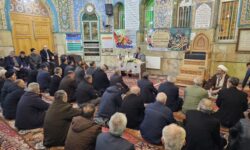 حضور شهردار خوی در بین نمازگزاران و بسیجیان