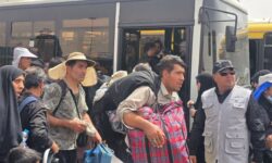 جابجایی زائران اربعین حسینی توسط ناوگان حمل و نقل اتوبوسی شهرداری خوی در مرز مهران