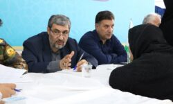میز خدمت ادارات خوی در مصلی امام خمینی (ره) برگزار شد