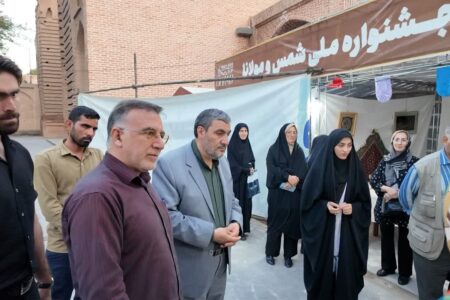 شهردار خوی از نمایشگاه صنایع دستی هنرمندان خوی و استان بازدید کرد