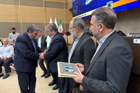 از شهردار خوی به پاس تعهد و مسئولیت پذیری در اجرای برنامه‌های پدافند شهری تجلیل شد