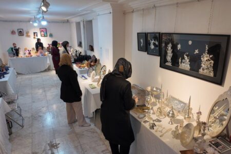 نمایشگاه صنایع دستی و هنرهای تجسمی