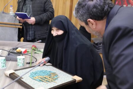 آئین تکریم از مادران و همسران شهدا در برنامه باباقیان