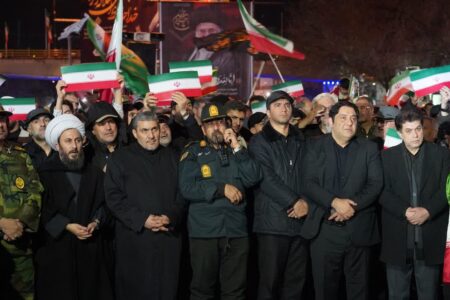 برای حفظ ایران، سنگر ما خیابان