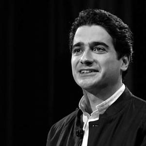 دانلود آهنگ همایون شجریان ای در رگانم خون وطن ای پرچمت ما را کفن