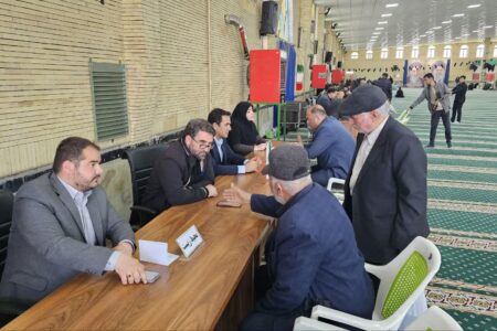 حضور مدیران شهرداری در میز خدمت مصلی امام خمینی(ره) شهرستان خوی 
