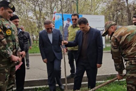 برگزاری مراسم درختکاری در استمرار پویش ملی «سرو ایران» در پارک بزرگ ملت