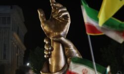 تجدید میثاق با آرمان‌ها در پیاده‌راه غدیر و رونمایی از المان ولایت + فیلم