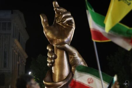 تجدید میثاق با آرمان‌ها در پیاده‌راه غدیر و رونمایی از المان ولایت + فیلم