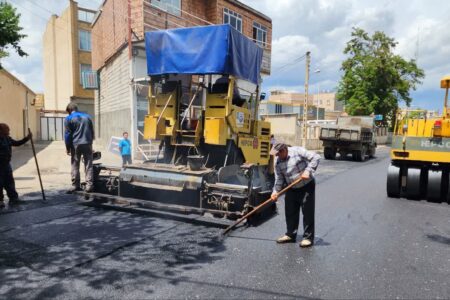 عملیات آسفالت‌ریزی در کوچه شهید حسن ولی‌زاده انجام شد