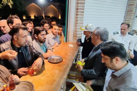 کارکنان سازمان حمل‌ونقل شهرداری خوی، میزبان شهروندان در چایخانه امام رضا(ع) شدند