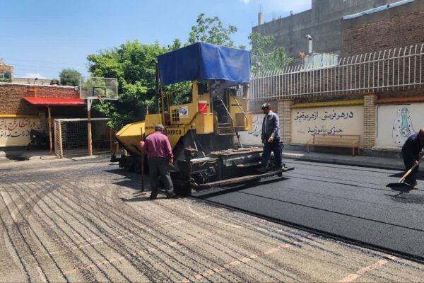 آسفالت‌ریزی محوطه مدرسه حوا در خوی انجام شد