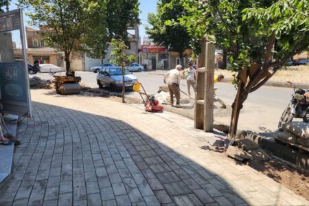 استمرار عملیات سنگفرش معابر منطقه ربط توسط شهرداری خوی