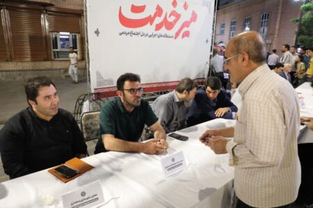 برگزاری میز خدمت مدیریت شهری خوی در پیاده‌راه غدیر همزمان با تجمعات شبانه مردمی