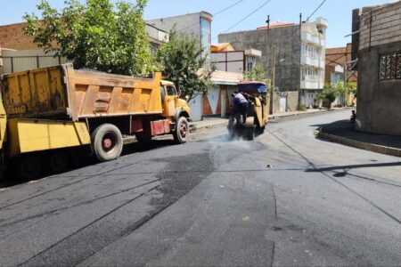 عملیات آسفالت‌ریزی کوچه وحدت ۳ در منطقه پوریای ولی آغاز شد