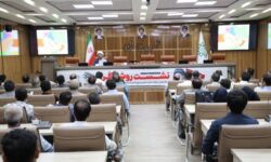 نشست روشنگری شرایط جنگی کشور و عبور از پیچ تاریخی با خدمت‌رسانی جهادی برگزار شد