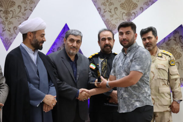 مراسم تجلیل از خبرنگاران شهرستان خوی در تالار ارتش برگزار شد + عکس