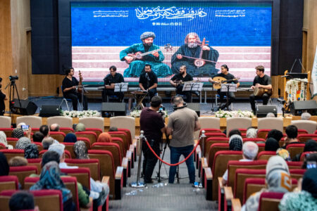 طنین نوای عرفانی در نخستین شب از ده روز فرهنگی هنری شمس و مولانا در خوی + فیلم