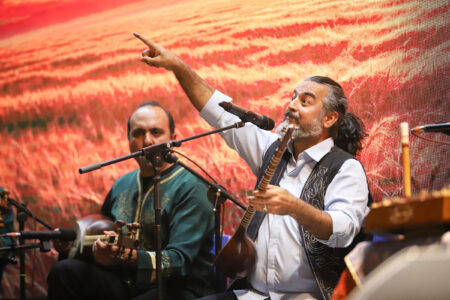 اجرای صحنه ای پرواز همای و گروه مستان