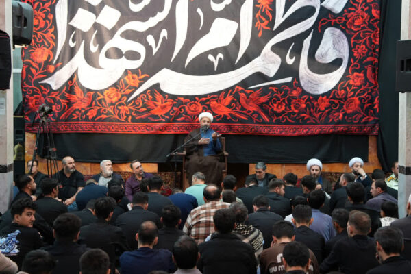 قاب‌هایی ماندگار از نوای دل‌نشین حجت‌الاسلام برمایی و کربلایی امین قدیم در شب سوم عزاداری فاطمیه+ عکس